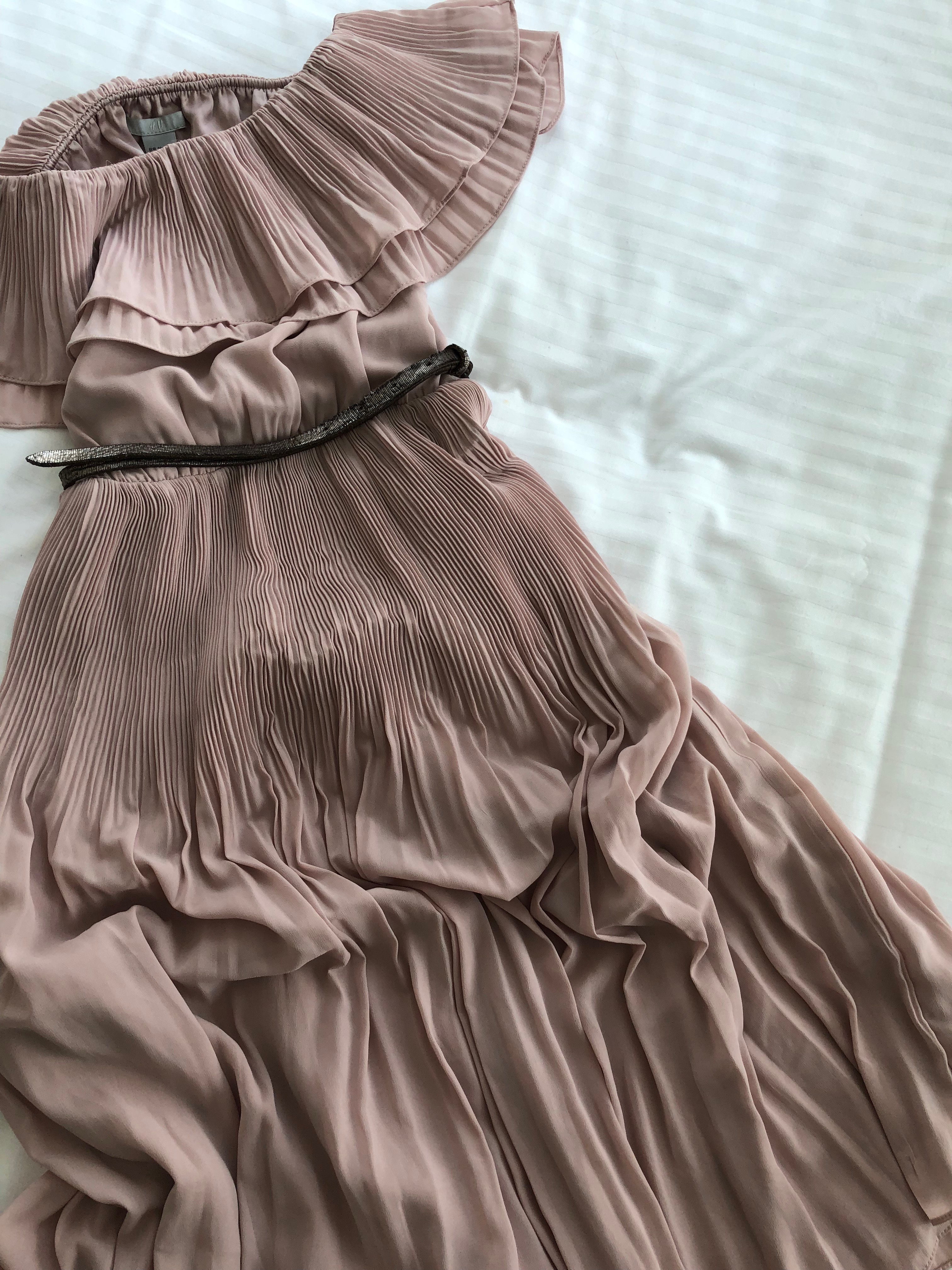 A close up of the waist belt on a dress